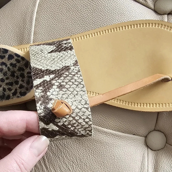 Italy Leather Flat Thong Sandals  Snake Skin Phyton Pattern Beige Tan size 8.5 - Picture 5 of 5